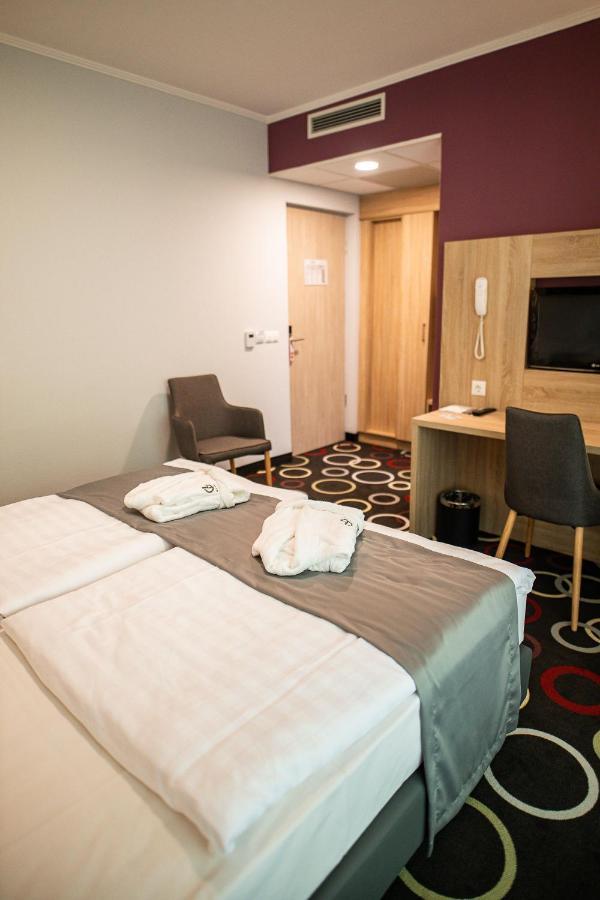 Garden Hotel Wellness Es Konferencia Szolnok Eksteriør billede