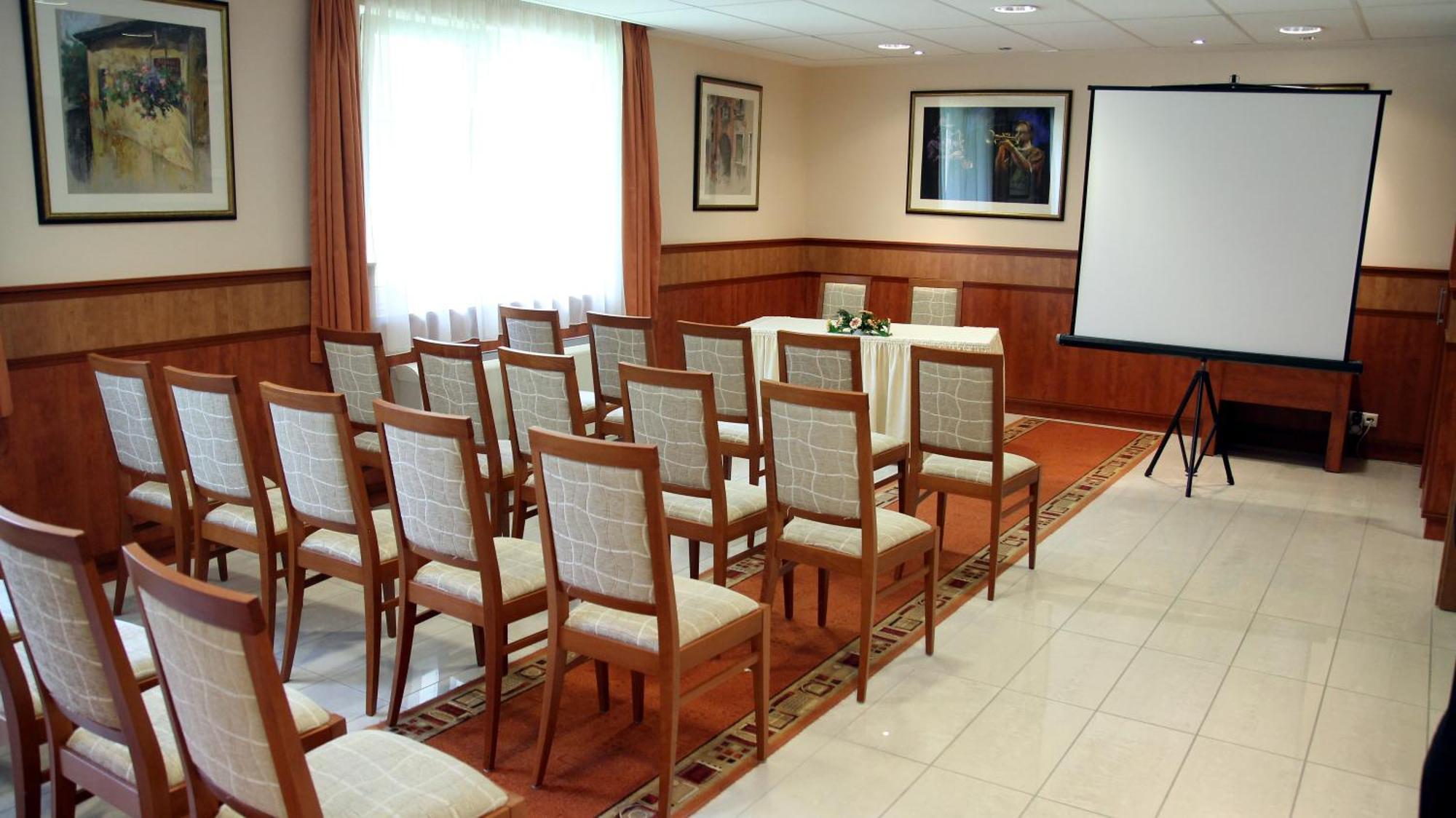 Garden Hotel Wellness Es Konferencia Szolnok Eksteriør billede