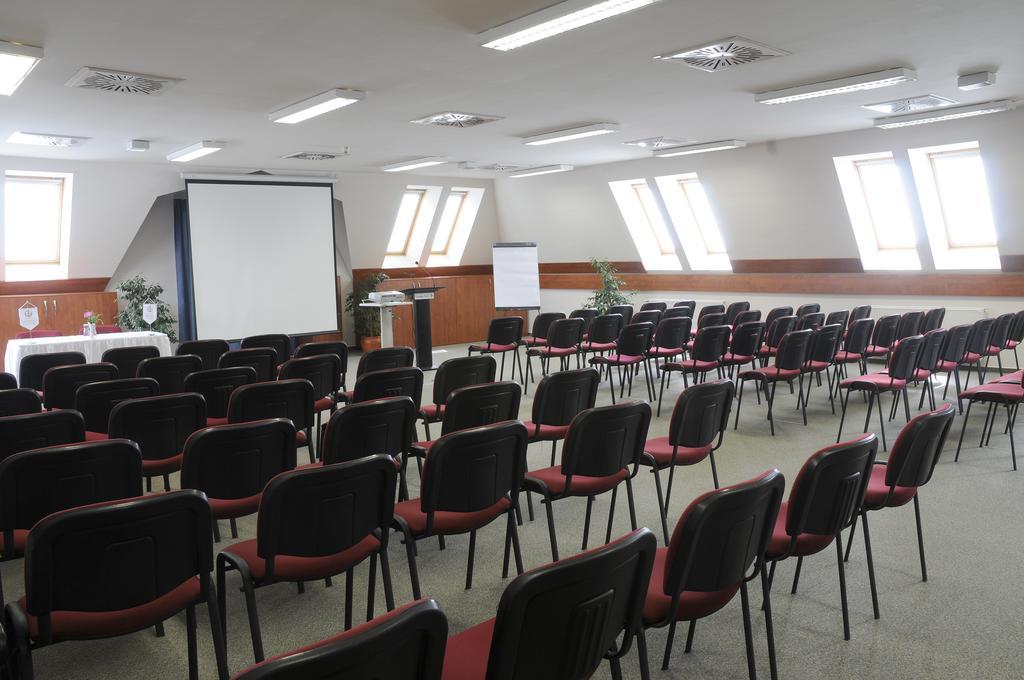 Garden Hotel Wellness Es Konferencia Szolnok Eksteriør billede
