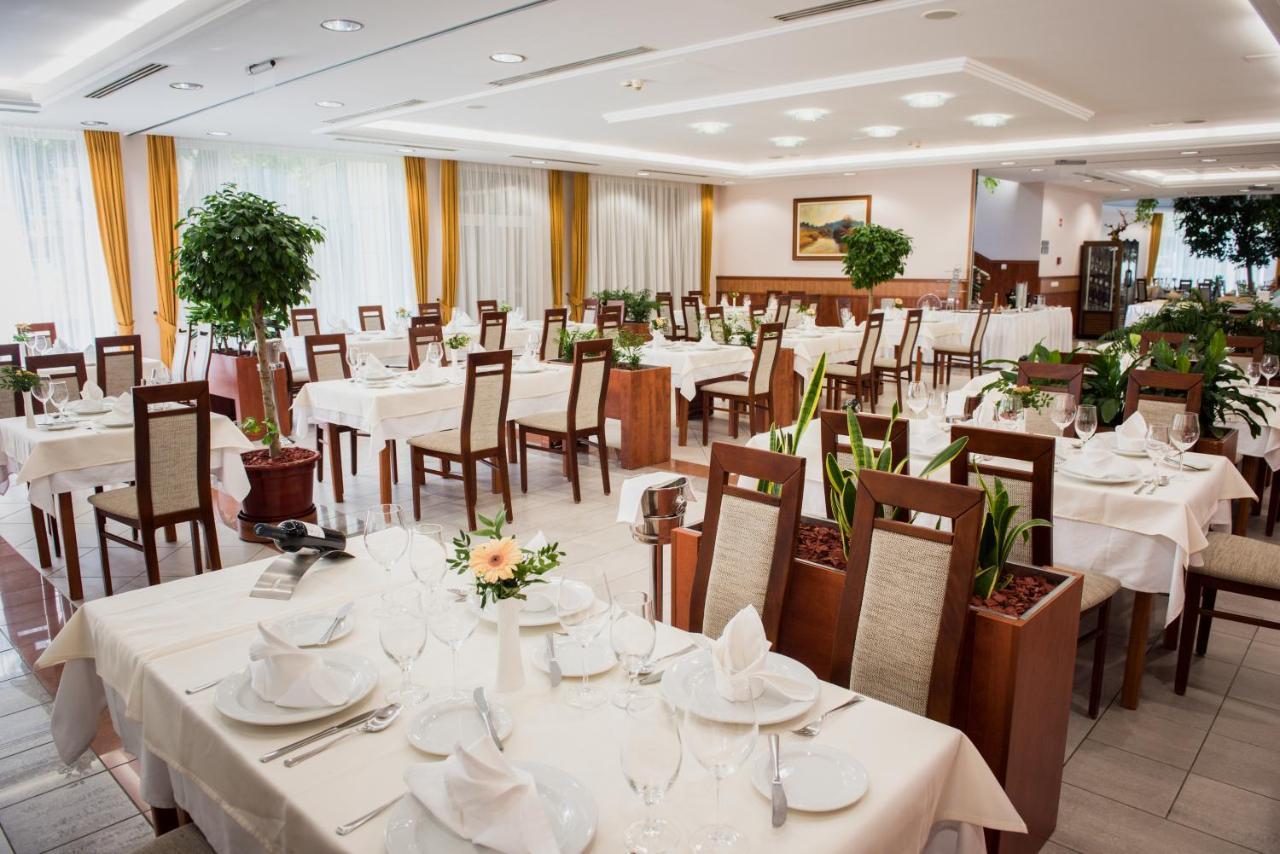 Garden Hotel Wellness Es Konferencia Szolnok Eksteriør billede